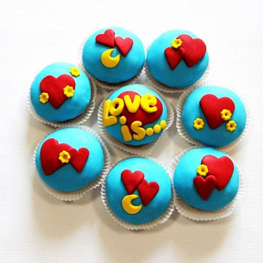 Капкейки "Love is..." купить - соликамск.сладкоежкин.рф