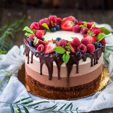 Торт "Три шоколада" купить - соликамск.сладкоежкин.рф
