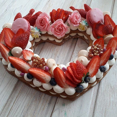 Торт "Клубничное сердце" купить - соликамск.сладкоежкин.рф